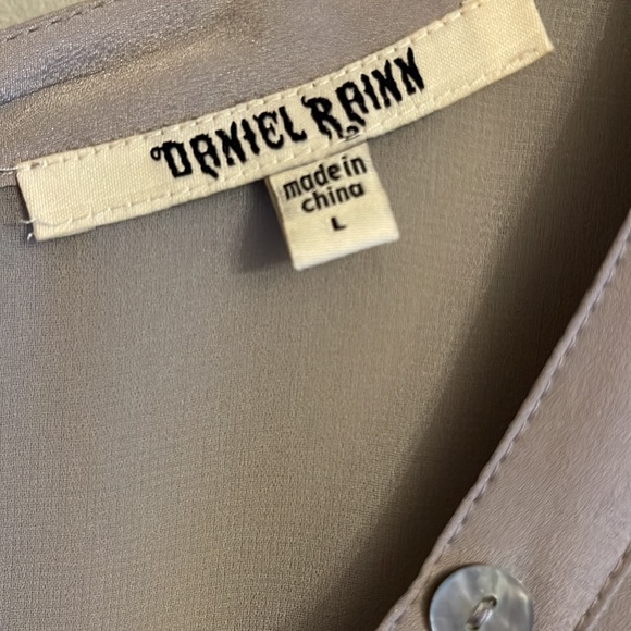 Daniel Rainn women gray button down short sleeve tunic - Picture 2 of 8